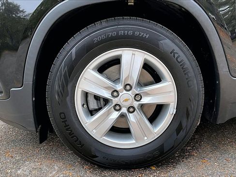 Used 2020 Chevrolet Trax LS image 33