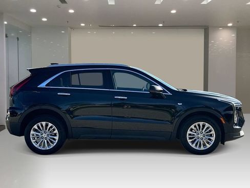 Used 2024 Cadillac XT4 Luxury w/ Cold Weather Package AWD/4WD image 5