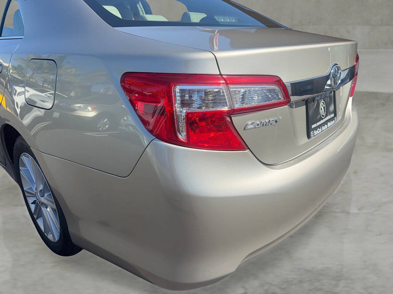Used 2014 Toyota Camry XLE w/ Leather Package FWD image 24