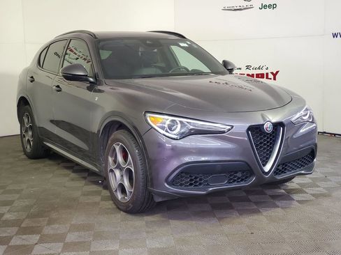 Used 2023 Alfa Romeo Stelvio Ti image 2