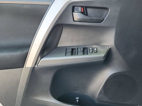 Used 2018 Toyota RAV4 LE w/ All Weather Liner Package AWD/4WD image 10