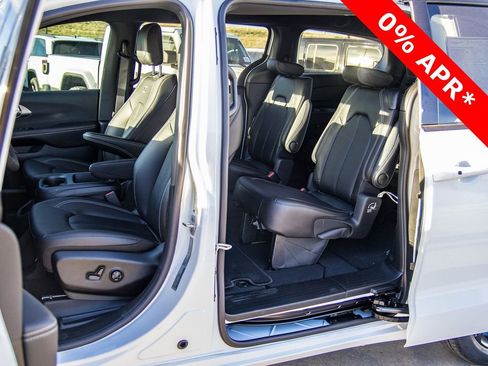 New 2026 Chrysler Pacifica Select w/ S Appearance Package image 25