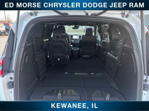 New 2026 Chrysler Pacifica Select image 21
