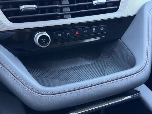 Certified 2025 Ford Explorer Active w/ Active Comfort Package image 20