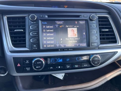 Used 2017 Toyota Highlander Limited image 15