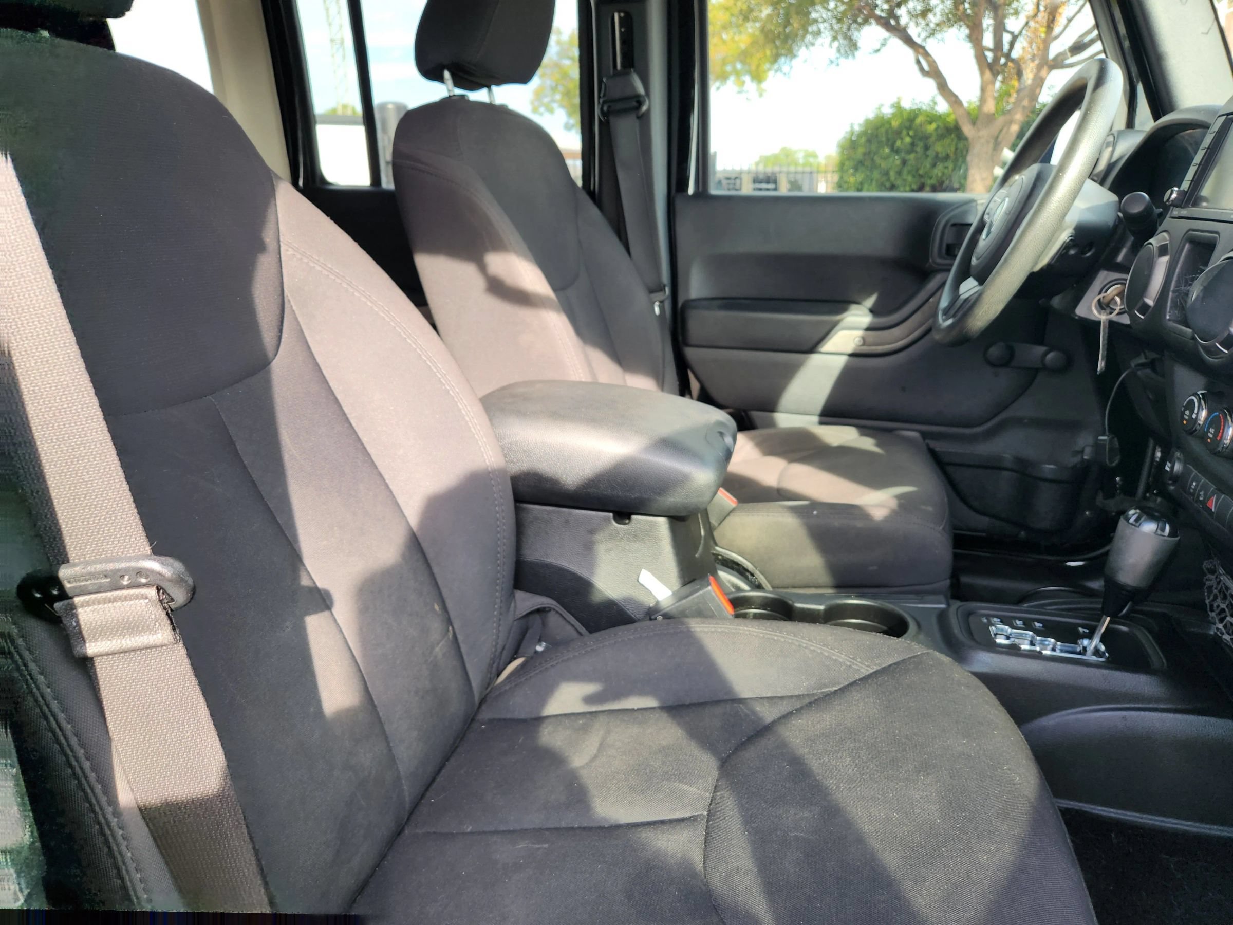 Used 2015 Jeep Wrangler Unlimited Sport AWD/4WD image 15