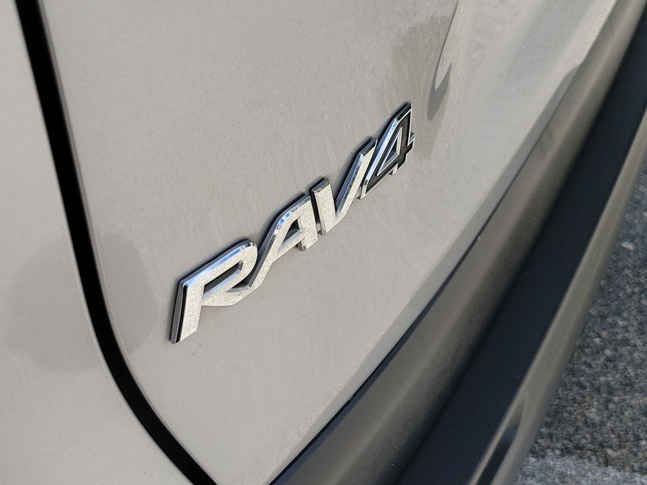 Used 2019 Toyota RAV4 XLE FWD image 6