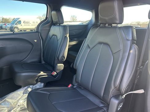 New 2026 Chrysler Voyager LX image 12