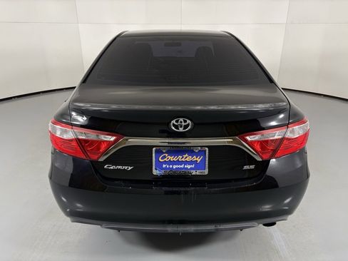 Used 2016 Toyota Camry SE image 7