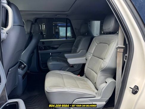 Used 2018 Lincoln Navigator L Select w/ Technology Package RWD image 19