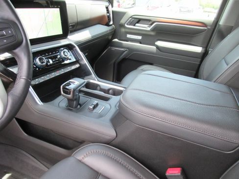Used 2026 GMC Sierra 1500 Denali AWD/4WD image 16