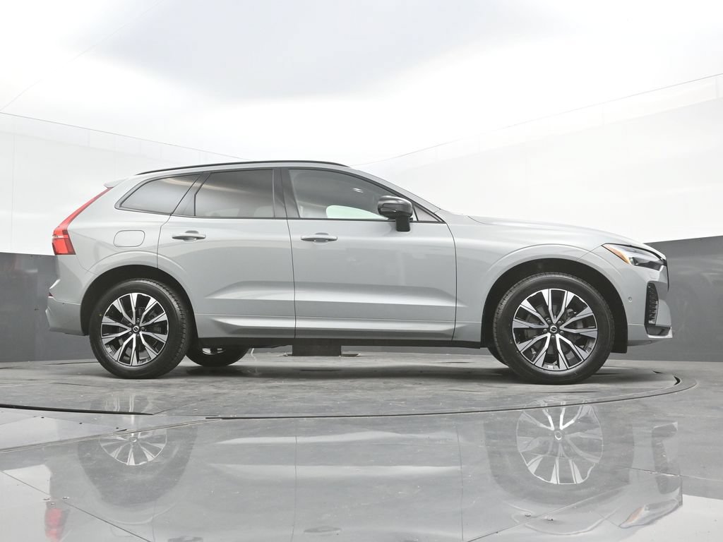 Certified 2024 Volvo XC60 B5 Plus AWD/4WD image 27