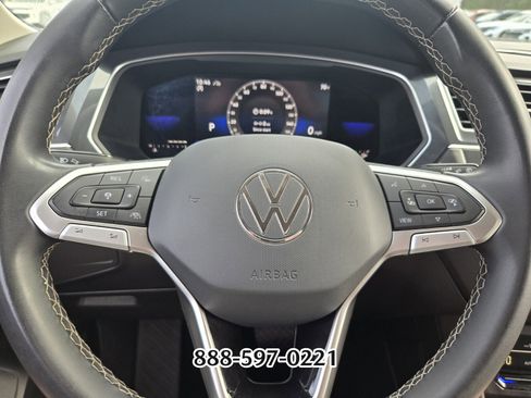 Used 2022 Volkswagen Tiguan SE image 24