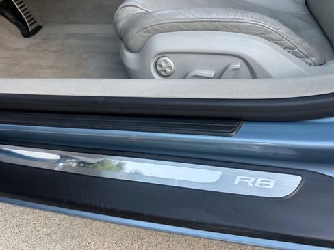 Used 2009 Audi R8 V8 w/ Enhanced Leather Pkg image 14