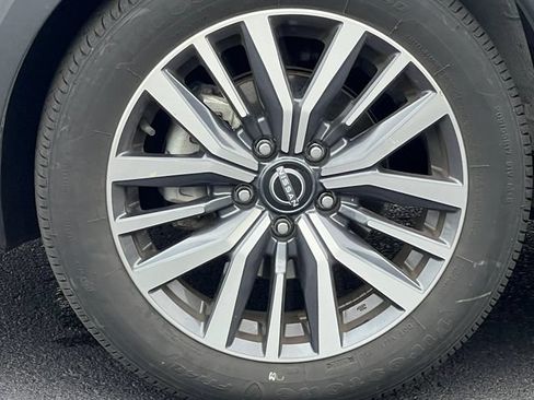 Used 2024 Nissan Kicks SR w/ SR Premium Package FWD image 8