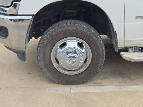 Used 2024 RAM 3500 Big Horn AWD/4WD image 10