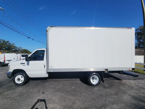 Used 2015 Ford E-350 and Econoline 350 Super Duty image 3