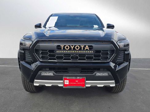 Used 2025 Toyota Tacoma TRD Off-Road image 8