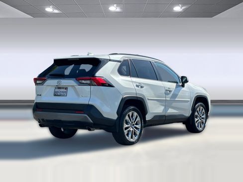 Used 2020 Toyota RAV4 Limited FWD image 8