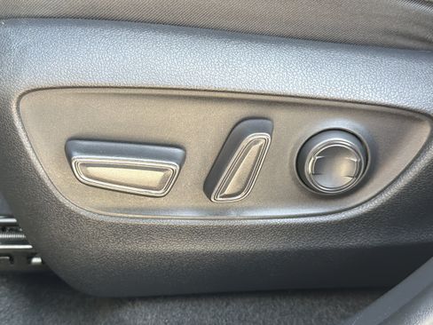 Certified 2019 Toyota RAV4 XLE w/ Convenience Package FWD image 17