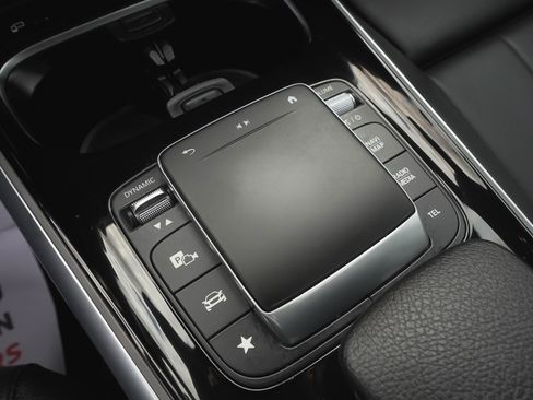 Used 2023 Mercedes-Benz GLB 250 4MATIC w/ Premium Package image 30