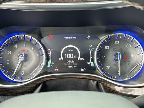 Used 2024 Chrysler Pacifica Limited image 28