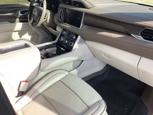 Used 2022 GMC Yukon XL Denali image 18