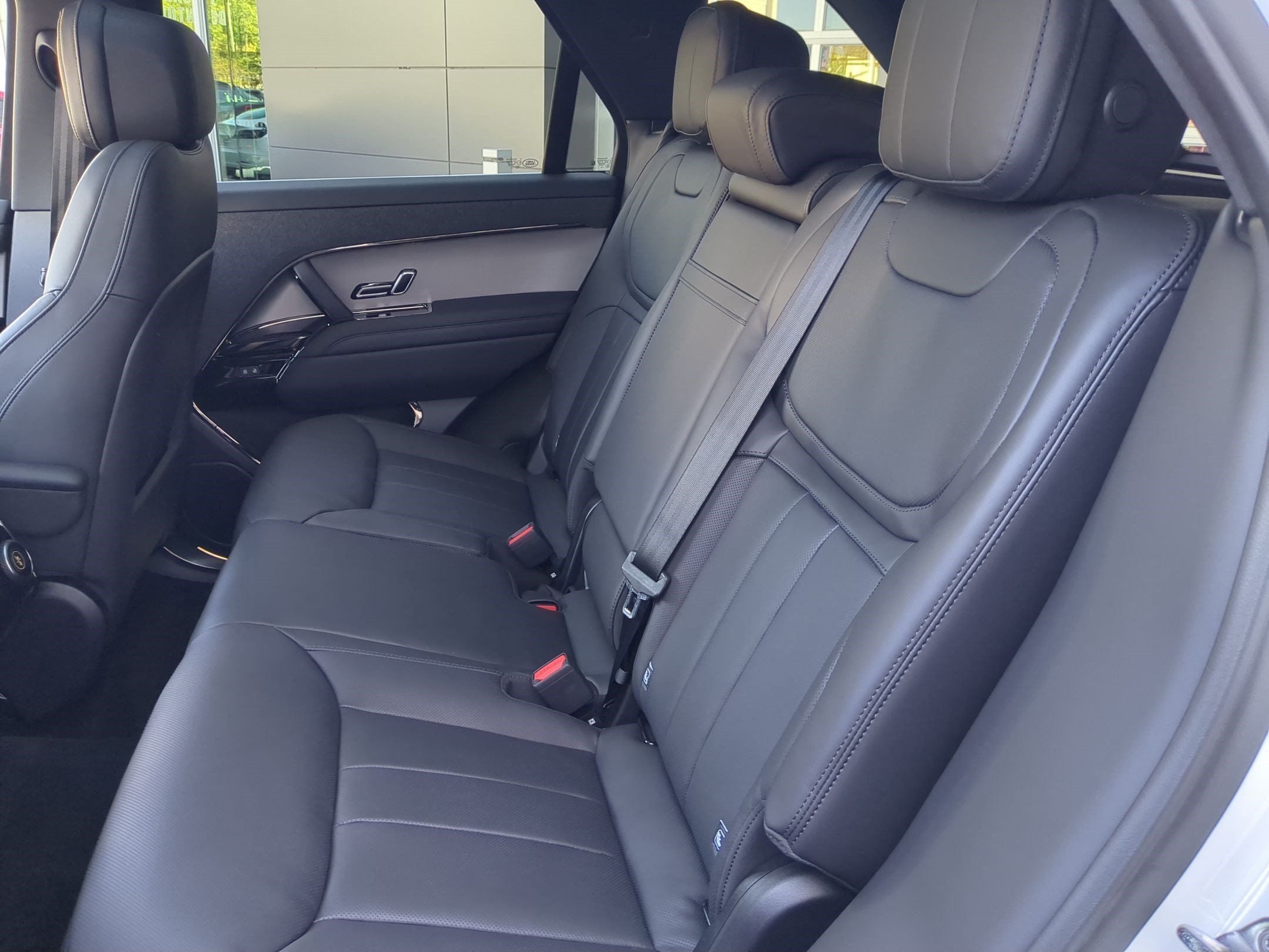 New 2027 Land Rover Range Rover Sport SE AWD/4WD image 28