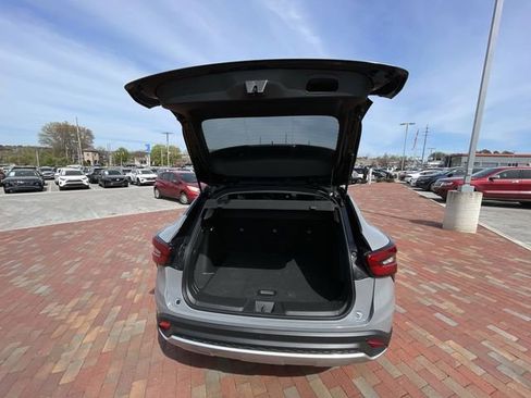 Used 2025 Chevrolet Trax LT w/ Driver Confidence Package image 30