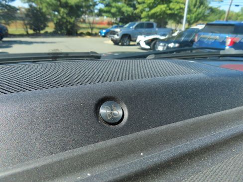 Used 2021 Ford F150 Lariat w/ Equipment Group 502A High image 23