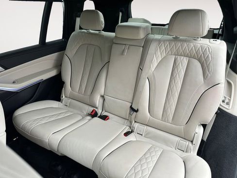 Used 2022 BMW X7 xDrive40i w/ M Sport Package image 13