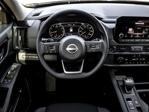 New 2025 Nissan Pathfinder S image 24