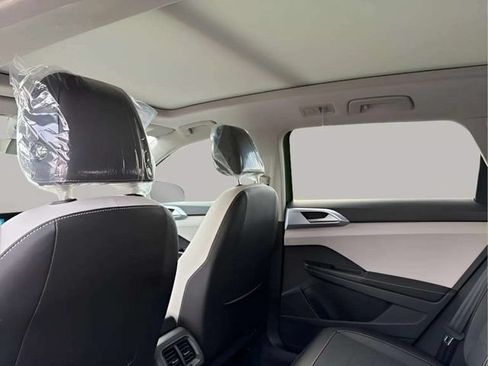 New 2026 Volkswagen Taos SE AWD/4WD image 7