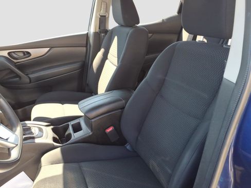 Used 2019 Nissan Rogue Sport S image 11