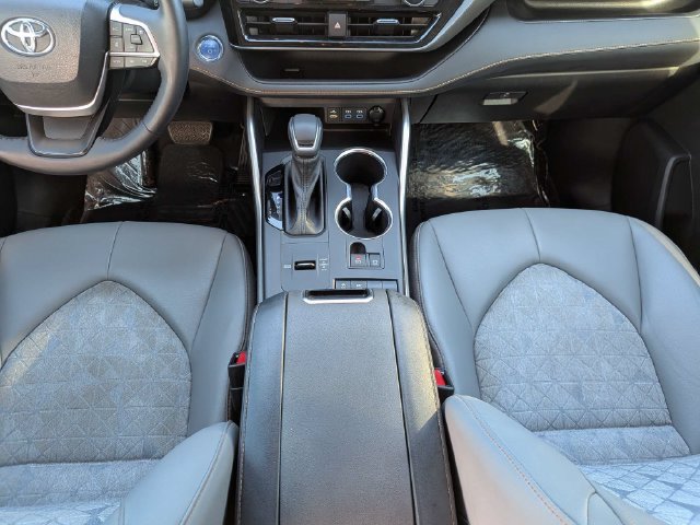 Used 2022 Toyota Highlander Bronze Edition FWD image 20