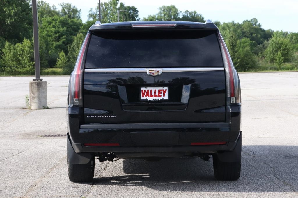 Used 2017 Cadillac Escalade Luxury AWD/4WD image 8