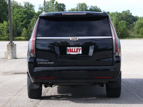 Used 2017 Cadillac Escalade Luxury AWD/4WD image 8