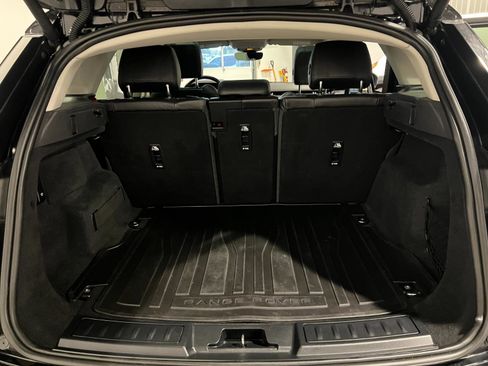 Used 2020 Land Rover Range Rover Evoque SE image 32