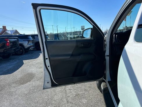 Used 2019 Toyota Tacoma SR w/ SX Package image 9
