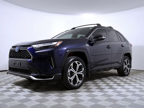 Used 2024 Toyota RAV4 XSE AWD/4WD image 3