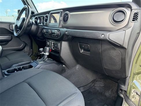 Used 2021 Jeep Gladiator Sport image 10