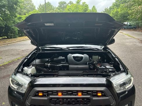 Used 2021 Toyota Tacoma TRD Off-Road AWD/4WD image 14