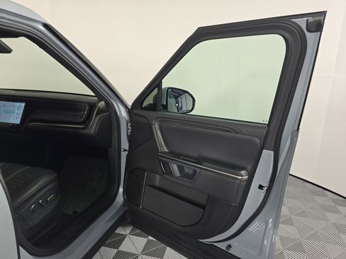 Used 2023 Rivian R1T Launch Edition image 19