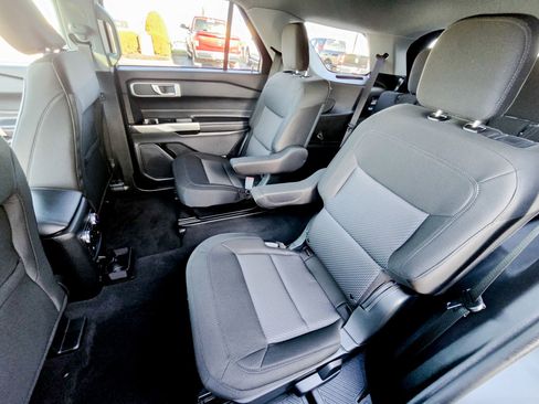 Used 2023 Ford Explorer XLT image 29