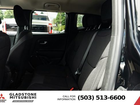 Used 2019 Jeep Renegade Altitude w/ Quick Order Package 2XM FWD image 21