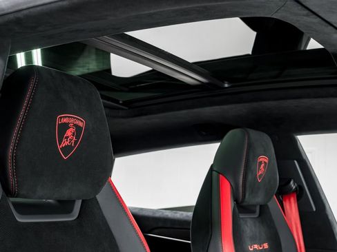 Used 2023 Lamborghini Urus Performante AWD/4WD image 44