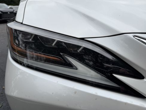 Used 2019 Lexus ES 350 Ultra Luxury w/ Accessory Package 2 FWD image 12