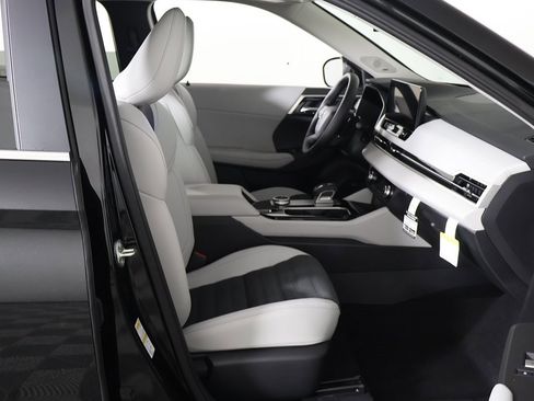 New 2025 Mitsubishi Outlander SE image 28