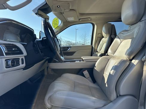 Used 2021 Lincoln Navigator L Reserve w/ Luxury Package image 17