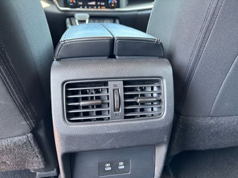 Used 2025 Nissan Rogue SV FWD image 24